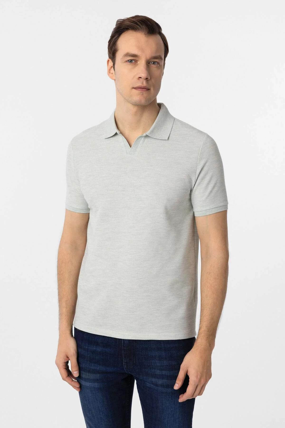 Regular Waffle Kumaş V Patlı Polo Yaka Nefes Alabilen Bej T-shirt Regular Waffle Kumaş V Patlı Polo Yaka Nefes Alabilen Bej T-shirt