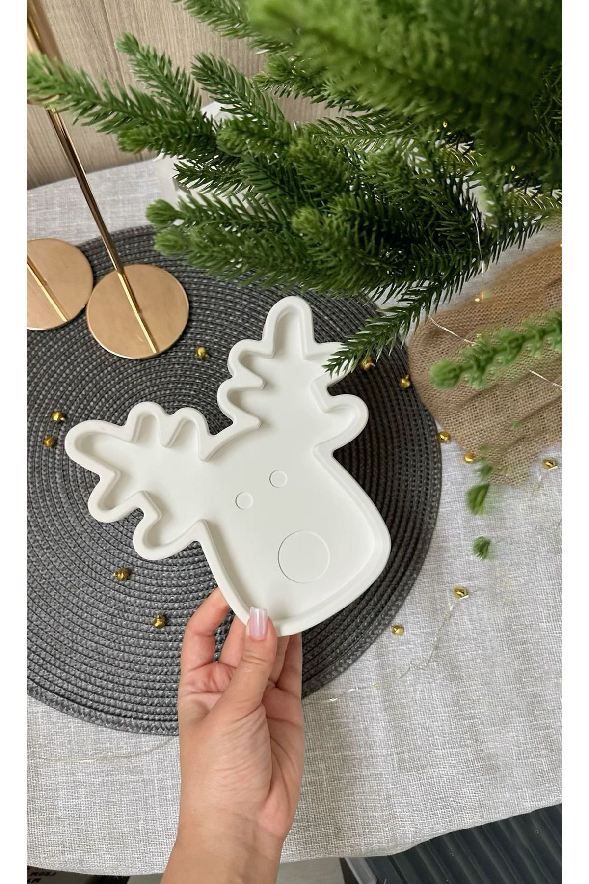 Ren Geyiği Şeklinde Dekoratif Tepsi – Şık ve Fonksiyonel Tasarım