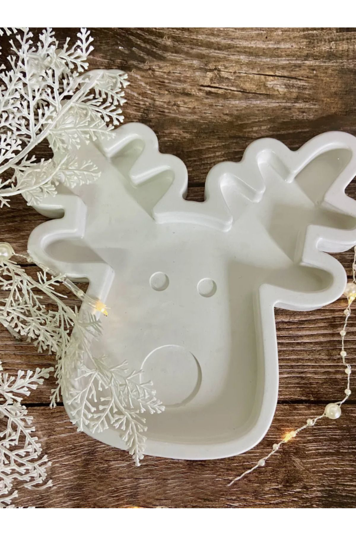 Ren Geyiği Şeklinde Dekoratif Tepsi – Şık ve Fonksiyonel Tasarım