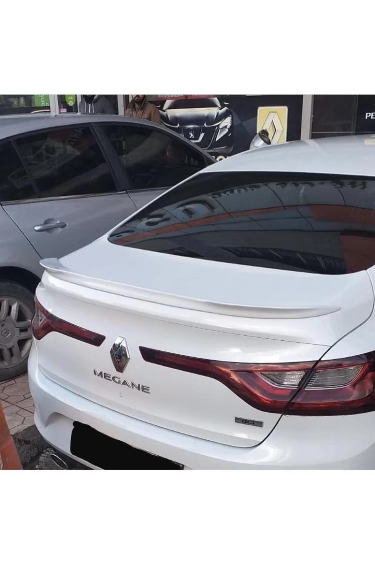 RENAULT MEGANE 4 YARASA ASTARLI SPOİLER RENAULT MEGANE 4 YARASA ASTARLI SPOİLER