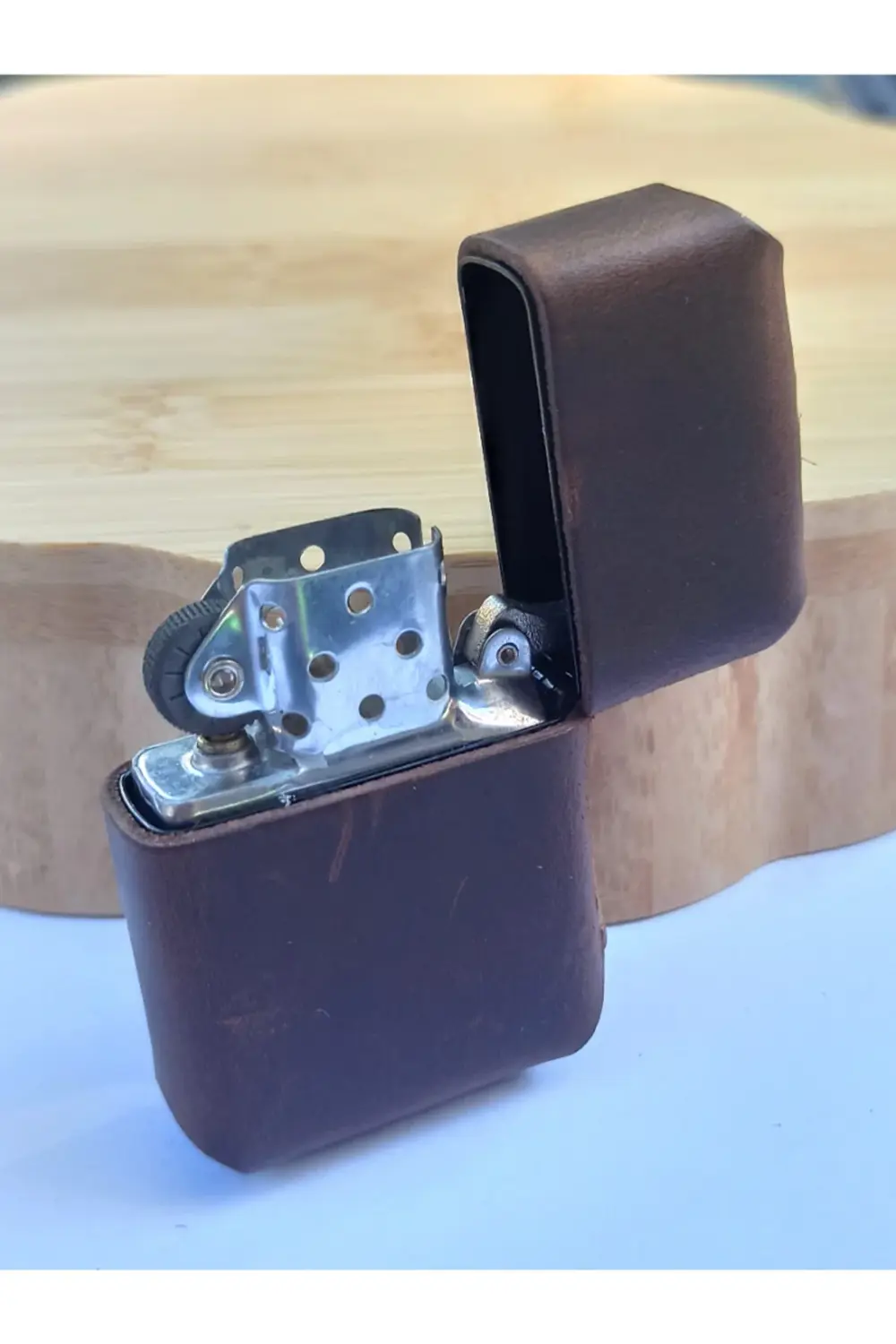 Renkli Gerçek Deri Kılıflı Özel Tasarım Benzinli Çakmak