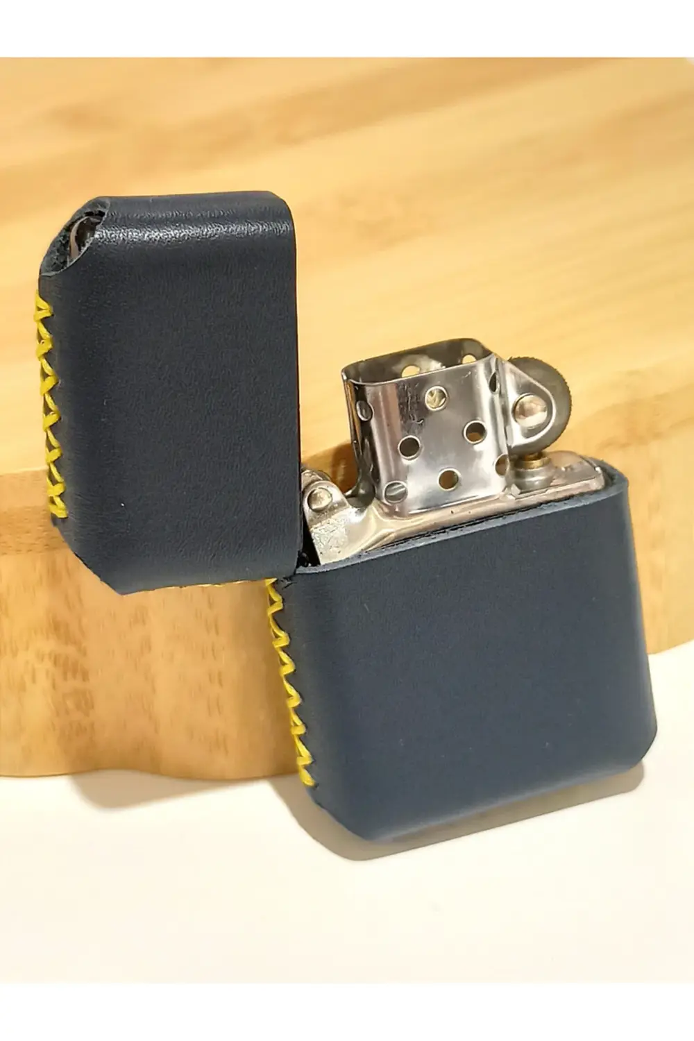Renkli Gerçek Deri Kılıflı Özel Tasarım Benzinli Çakmak