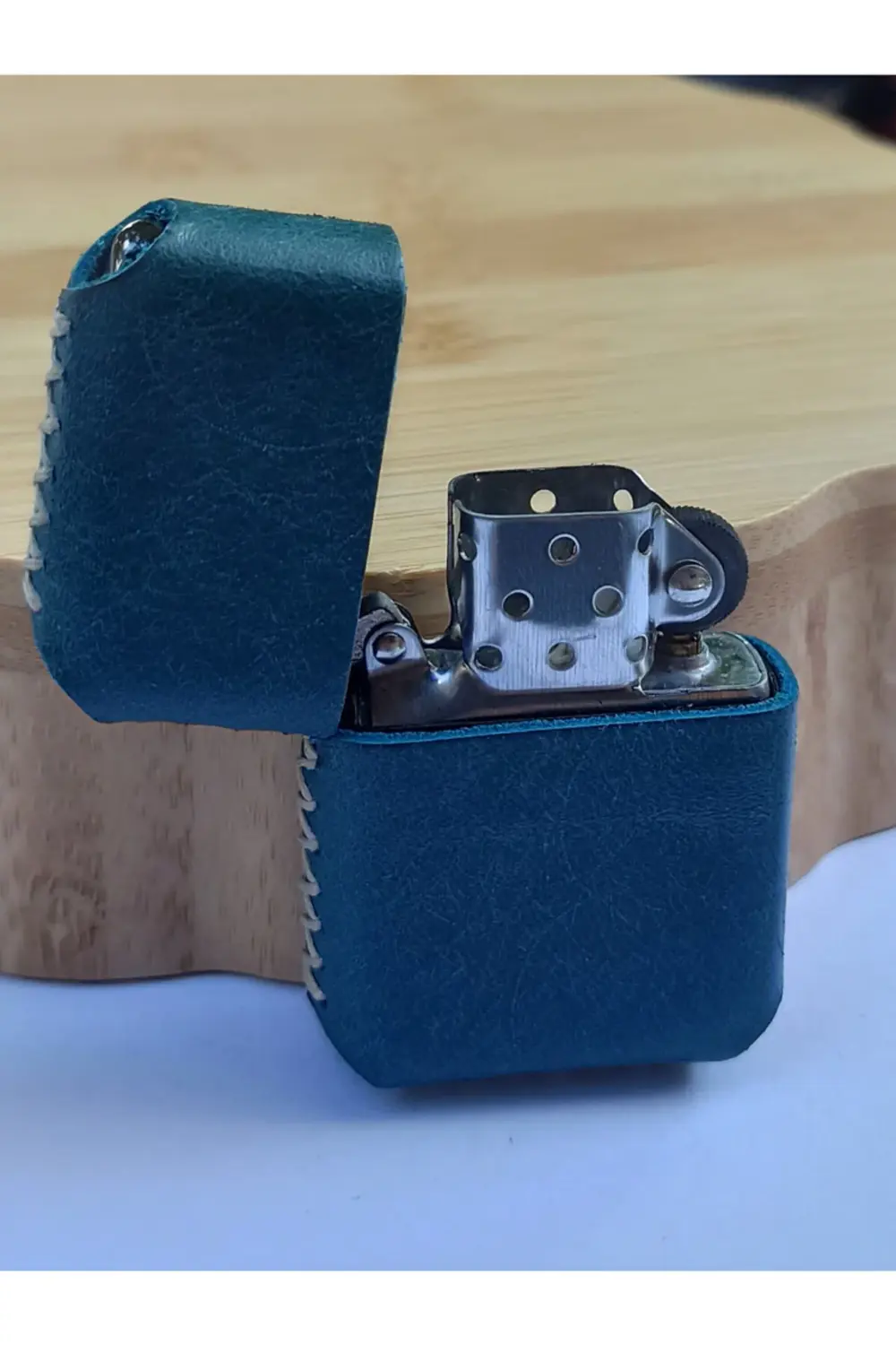 Renkli Gerçek Deri Kılıflı Özel Tasarım Benzinli Çakmak