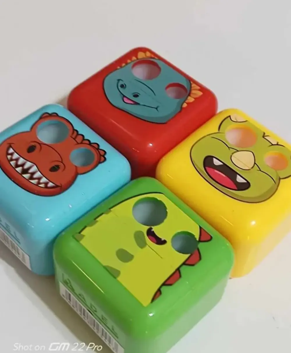 RENKLİ KALEMTRAŞ GENİŞ HAZNELİ ÇİFT AÇACAKLI (4ADET)