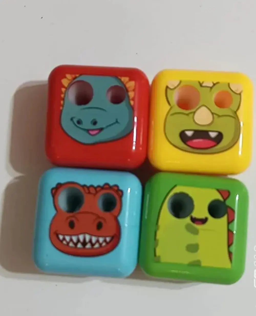 RENKLİ KALEMTRAŞ GENİŞ HAZNELİ ÇİFT AÇACAKLI (4ADET)