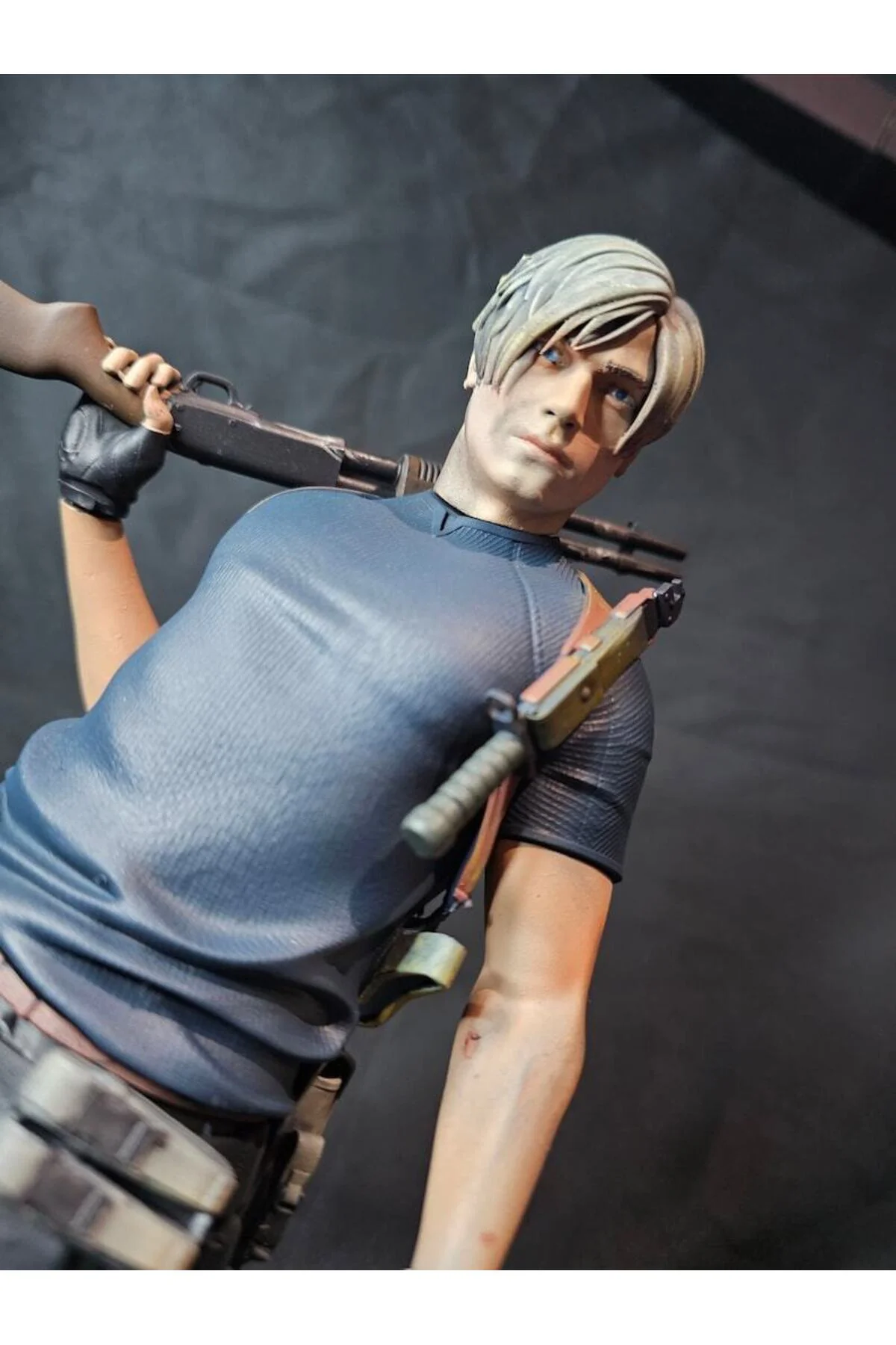 Resident Evil 4 Leon Kennedy Figürü Resident Evil 4 Leon Obje 25CM Büyük Boy