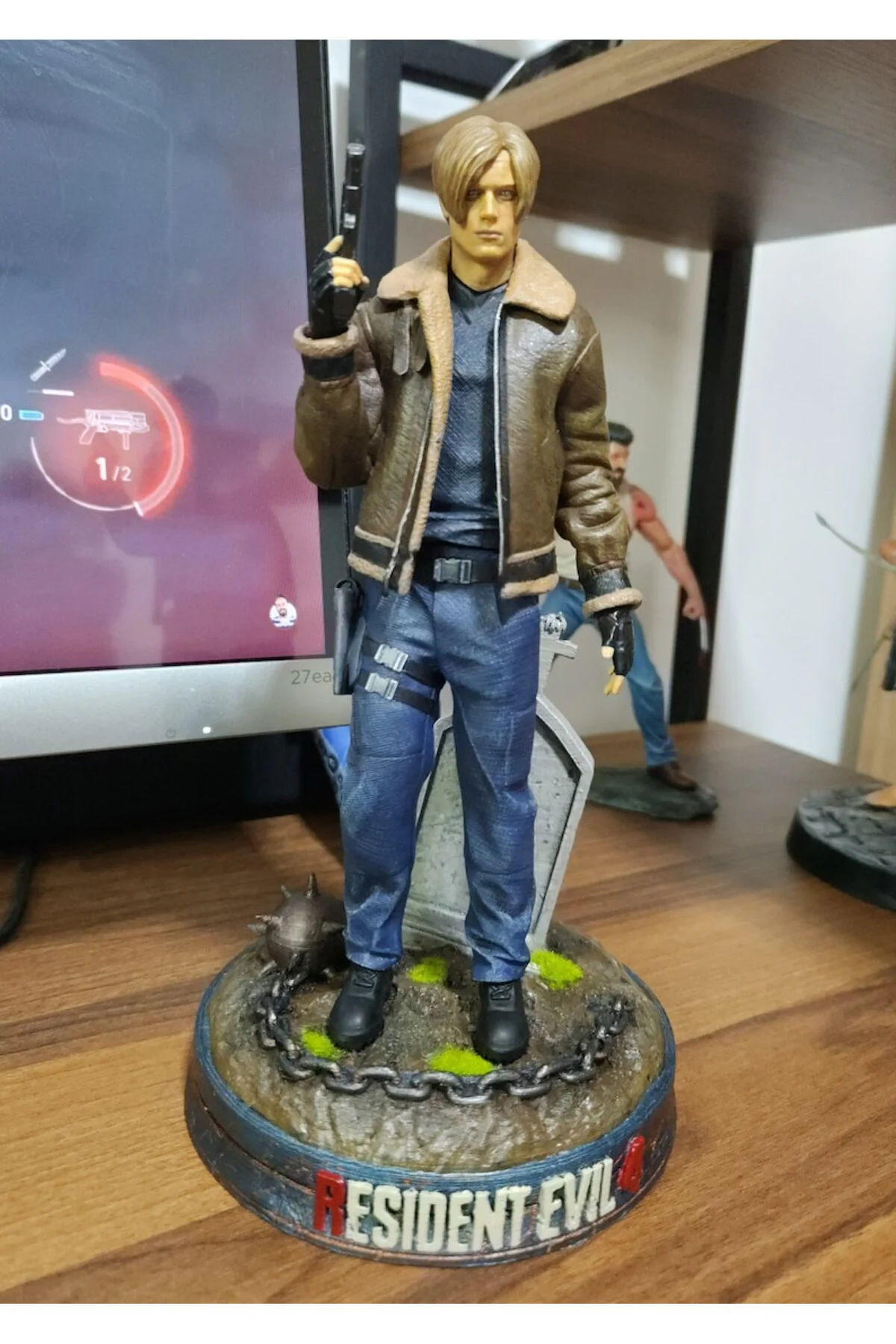 Resident Evil 4 Leon Figür Resident Evil 4 Leon Scott Kennedy Büyük Boy 25CM