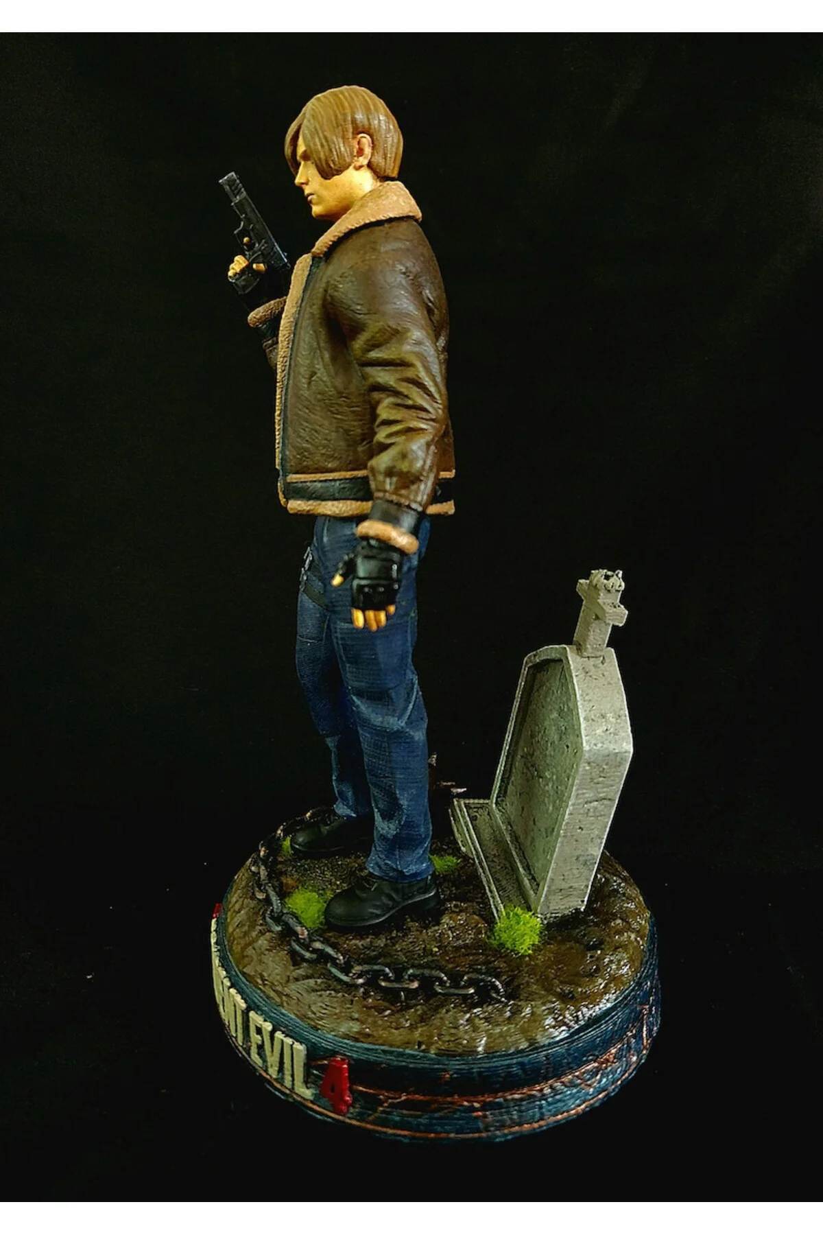 Resident Evil 4 Leon Figür Resident Evil 4 Leon Scott Kennedy Büyük Boy 25CM