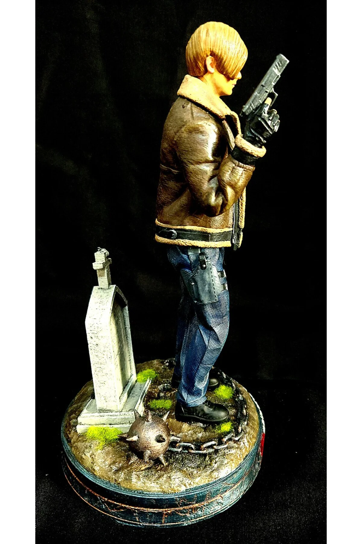 Resident Evil 4 Leon Figür Resident Evil 4 Leon Scott Kennedy Büyük Boy 25CM