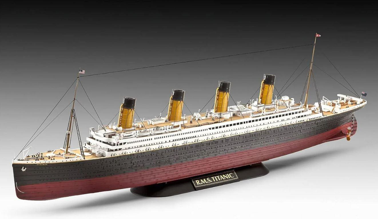 Revell  Gift Set 05727 Titanic