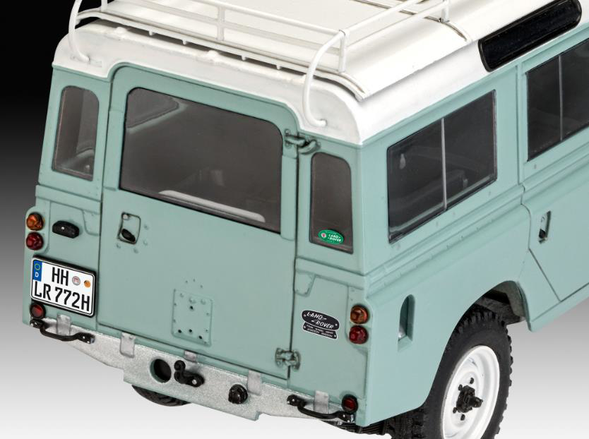 REVELL MODEL SET 67047 LAND ROVER III-12
