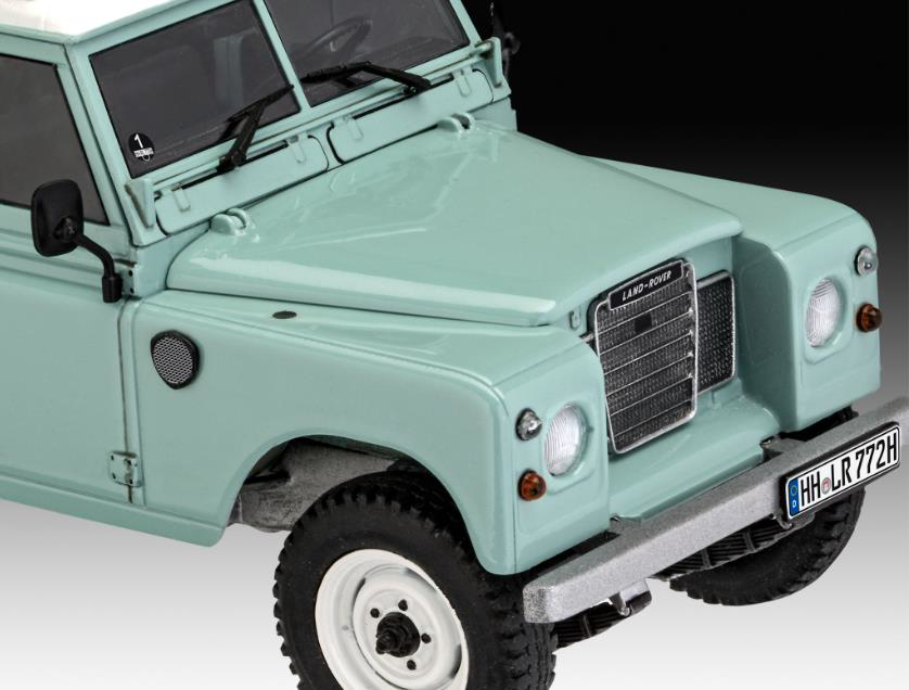 REVELL MODEL SET 67047 LAND ROVER III-12