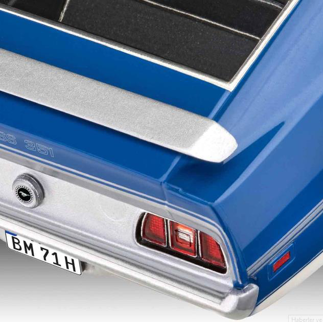 Revell Model Set 67699 1971 Ford Mustang Boss 351 Revell Model Set 67699 1971 Ford Mustang Boss 351