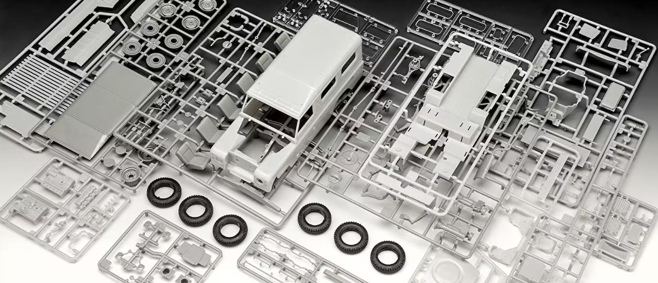 Revell  Model Set Car 67056 Land Rover Series İii Lwb