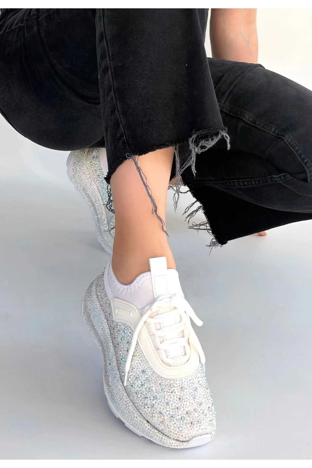 Rimay Beyaz Cilt Boncuk İşlemeli Spor Ayakkabı