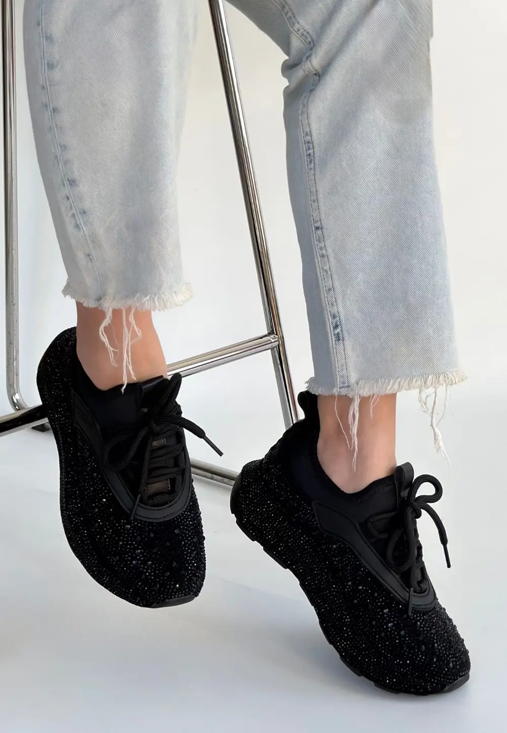 Rimay Siyah Cilt Boncuk İşlemeli Spor Ayakkabı Rimay Siyah Cilt Boncuk İşlemeli Spor Ayakkabı