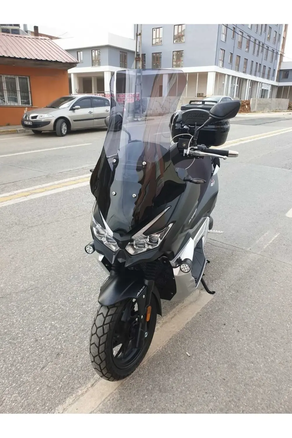 RKS Blade 250 Ön Cam 2023-2025 Model 65cm Füme Renkli 4mm ORTA BO