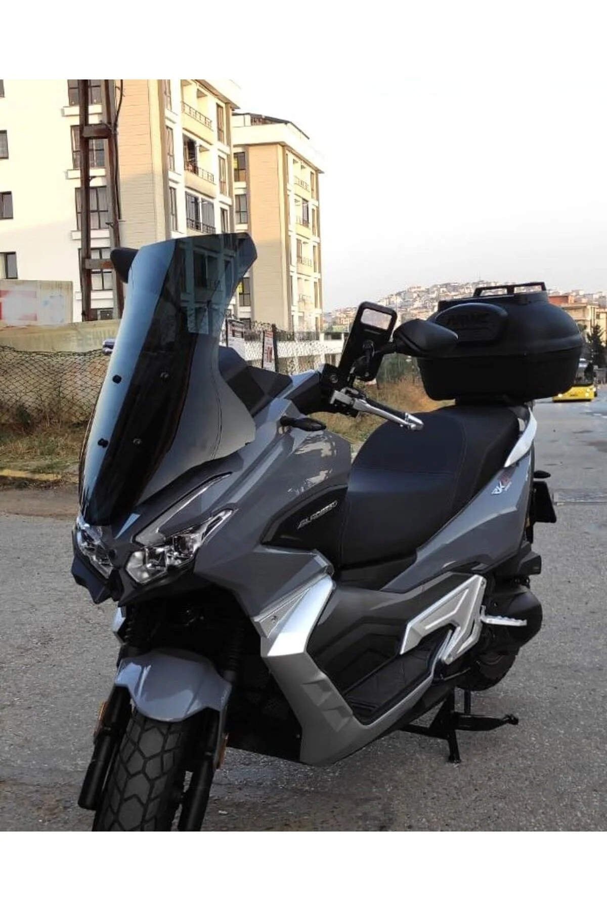 RKS Blade 350 Ön Cam 2023-2026 Model 65cm Siyah Renkli 4mm ORTA BOYLU
