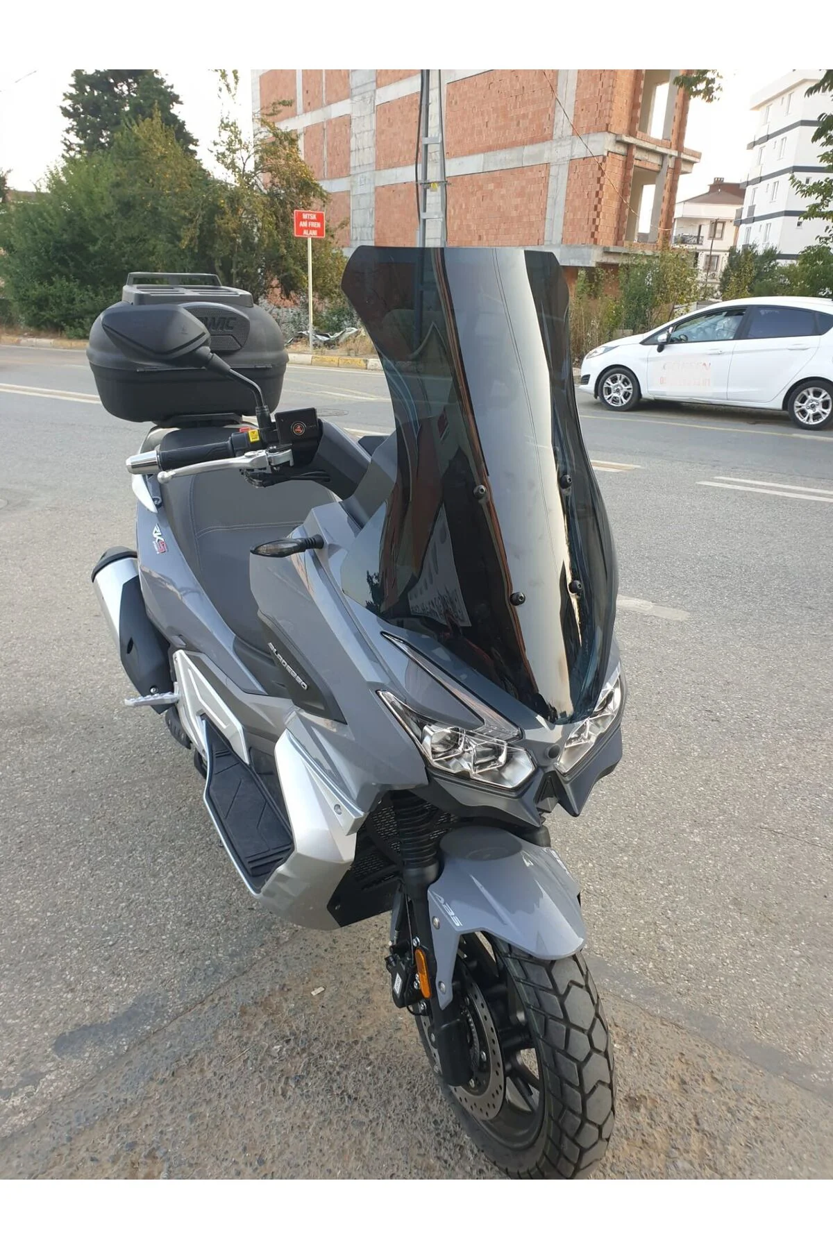 RKS Blade 350 Ön Cam 2023-2026 Model 65cm Siyah Renkli 4mm ORTA BOYLU