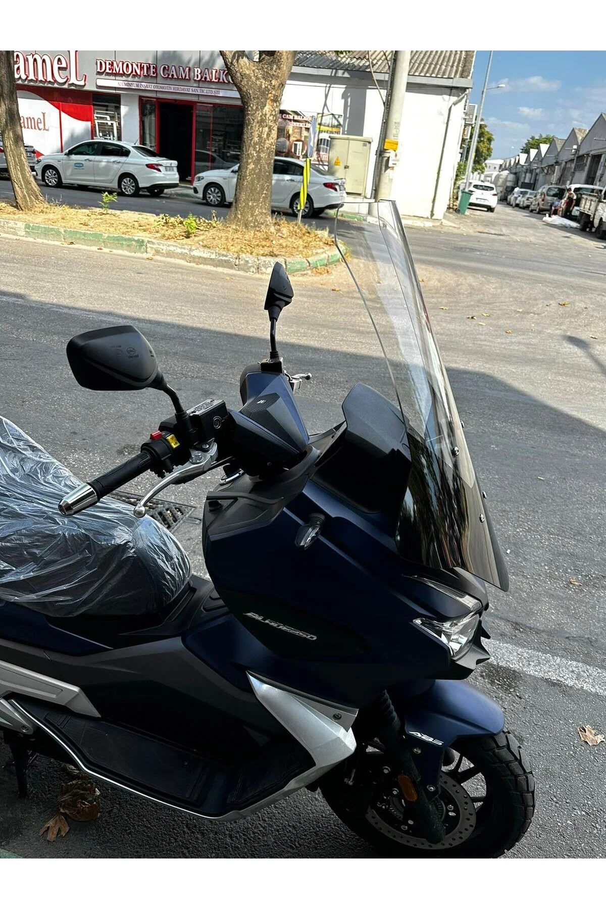RKS Blade 350 Ön Cam 2023-2026 Model 75cm Şeffaf Renkli 4mm UZUN