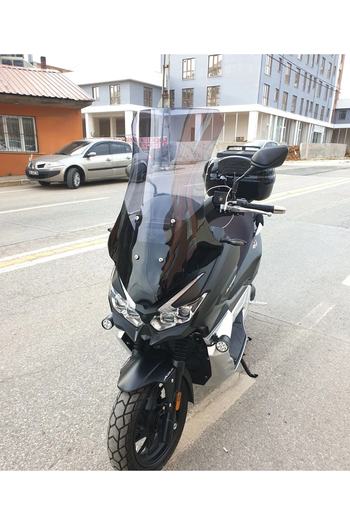 RKS Blade 350 Ön Cam 2023-2026 Model 65cm Füme Renkli 4mm ORTA BO