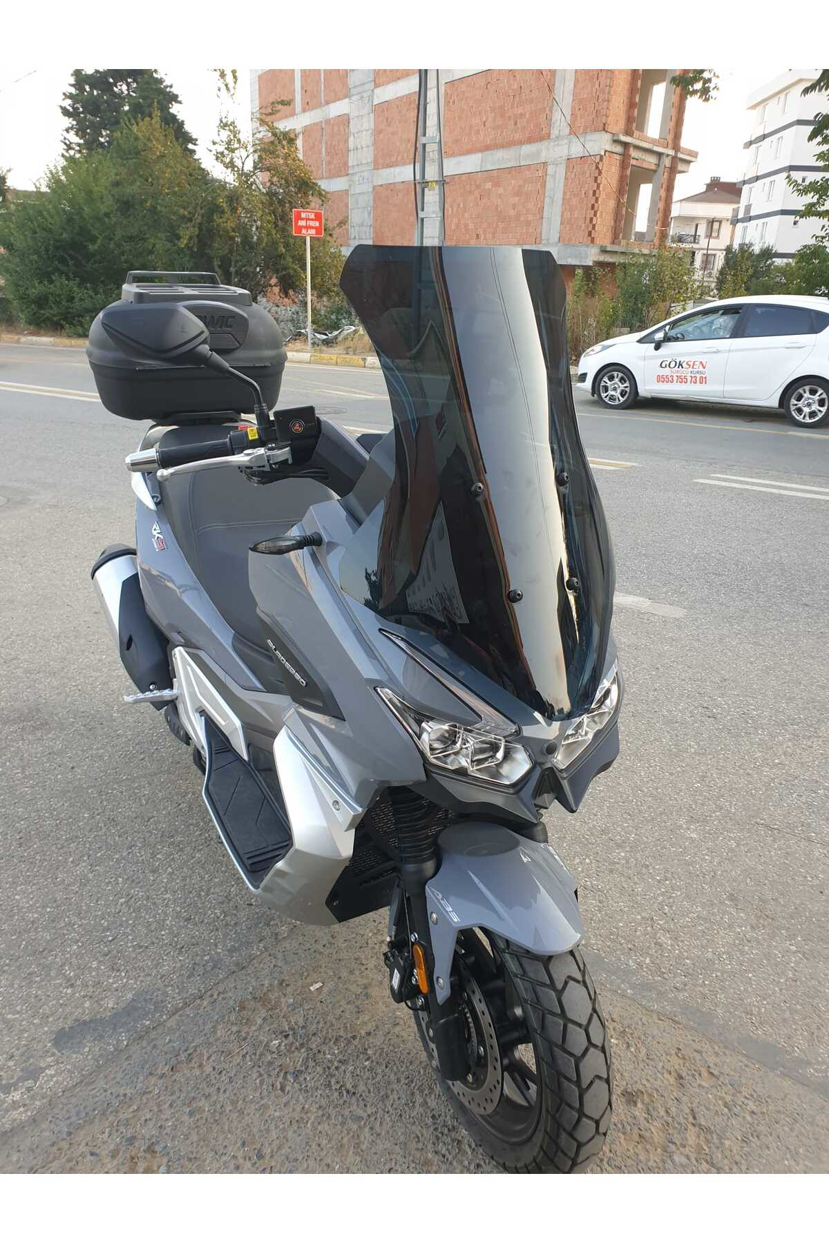 Motocam Rks Blade Ön Cam 2023 2024 Model 65Cm Siyah Renkli 4Mm Orta Boylu