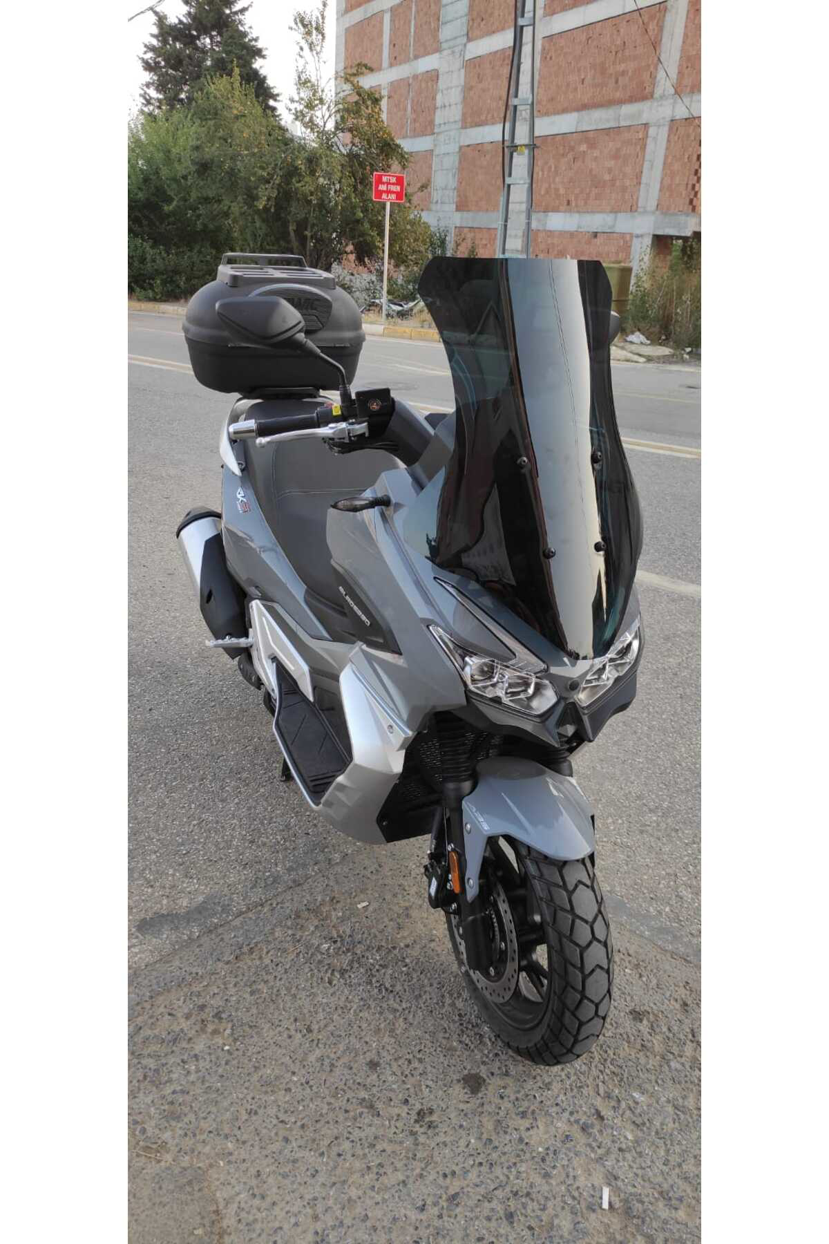 Motocam Rks Blade Ön Cam 2023 2024 Model 65Cm Siyah Renkli 4Mm Orta Boylu