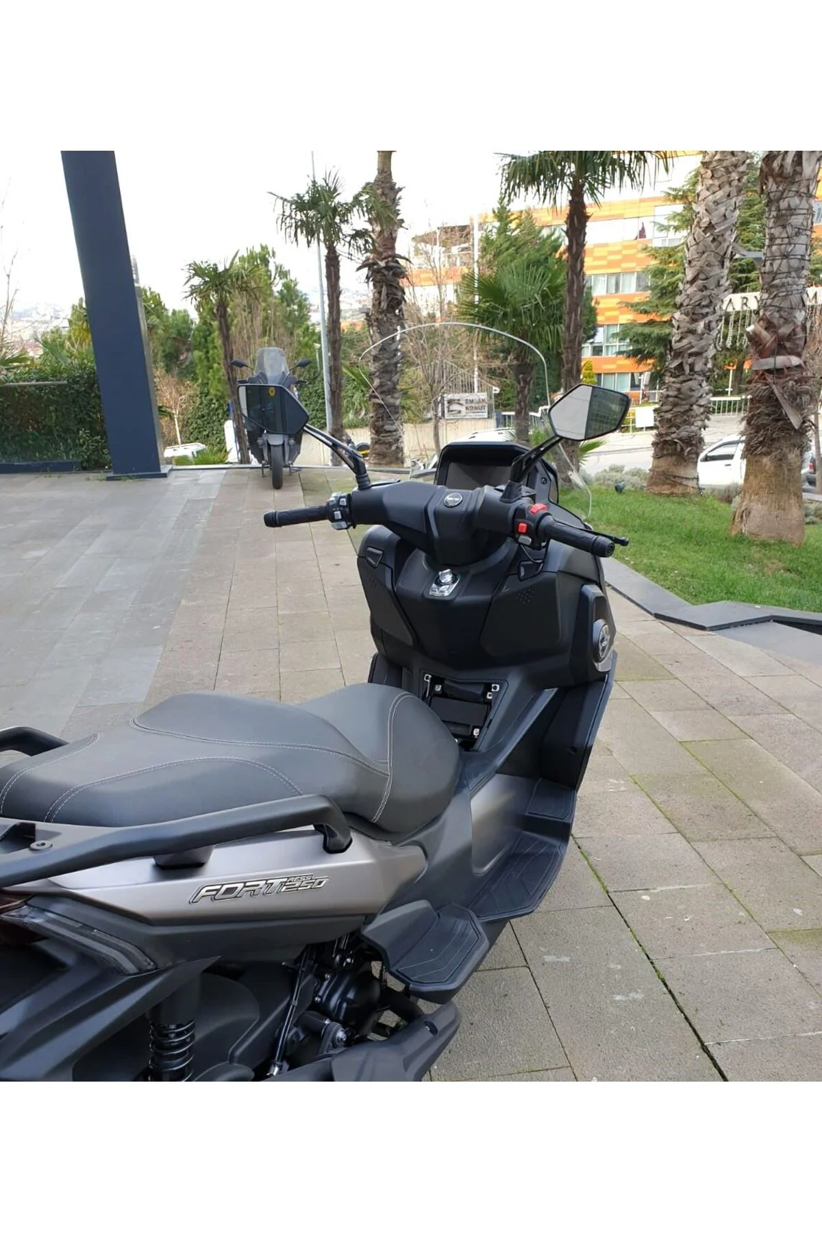 RKS Fort 250 Ön Cam 2023-2026 Model 74cm Şeffaf Renkli 4mm UZUN