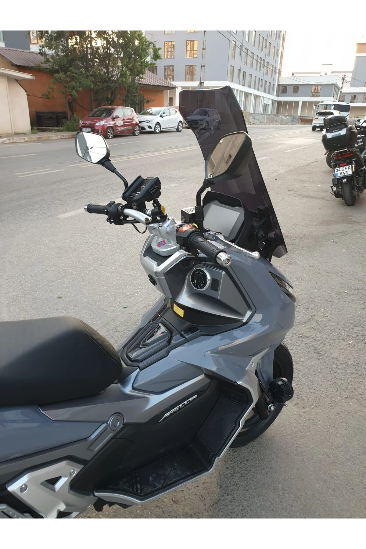 RKS Freccia Ön Cam 2022-2026 Model 65cm Siyah Renkli 4mm ORTA BOY