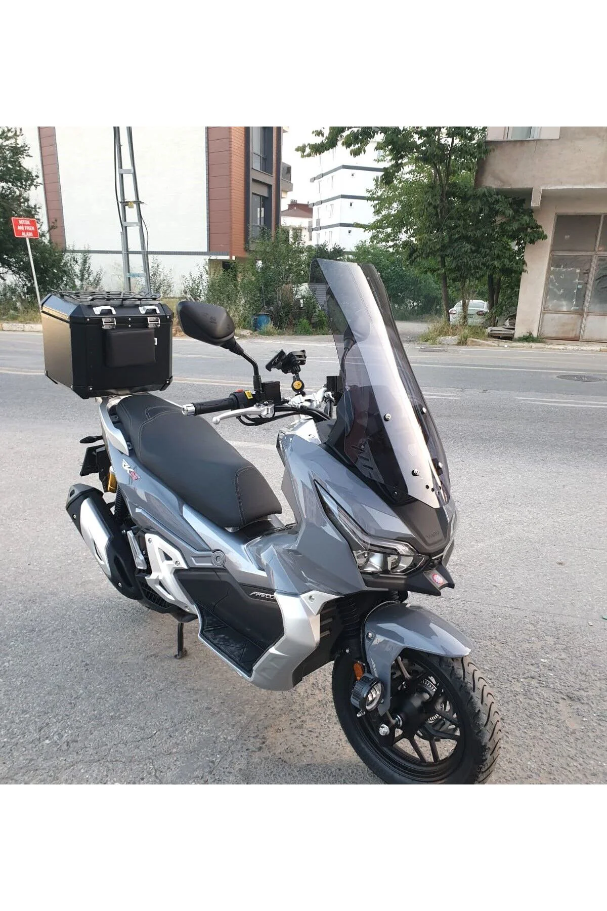 RKS Freccia Ön Cam 2022-2026 Model 65cm Füme Renkli 4mm ORTA BOYL