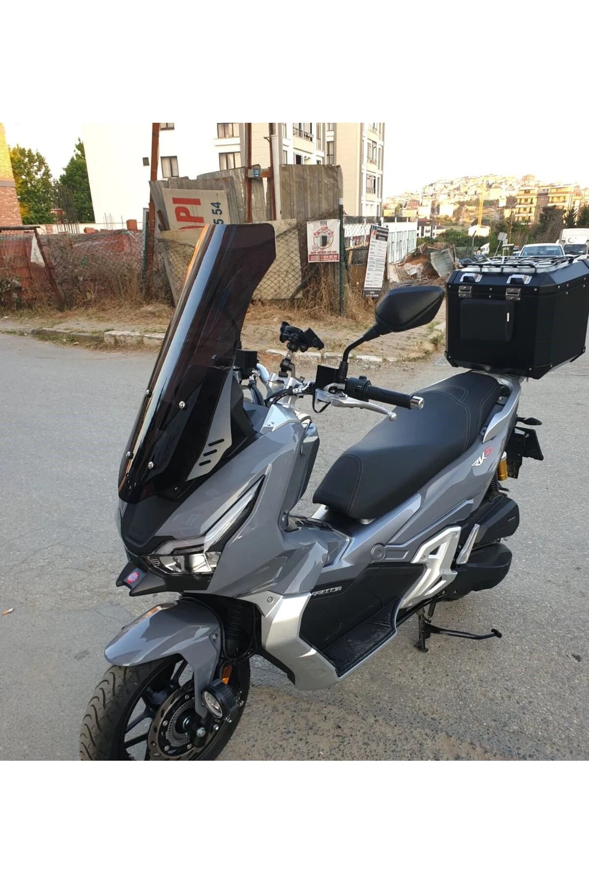 RKS Freccia Ön Cam 2022-2026 Model 65cm Siyah Renkli 4mm ORTA BOY