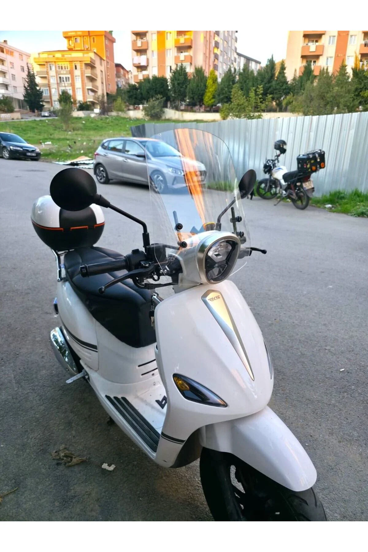 Rks Neon 125 Ön Cam 2023-2026 Model 44cm Şeffaf Renkli 4mm APARAT