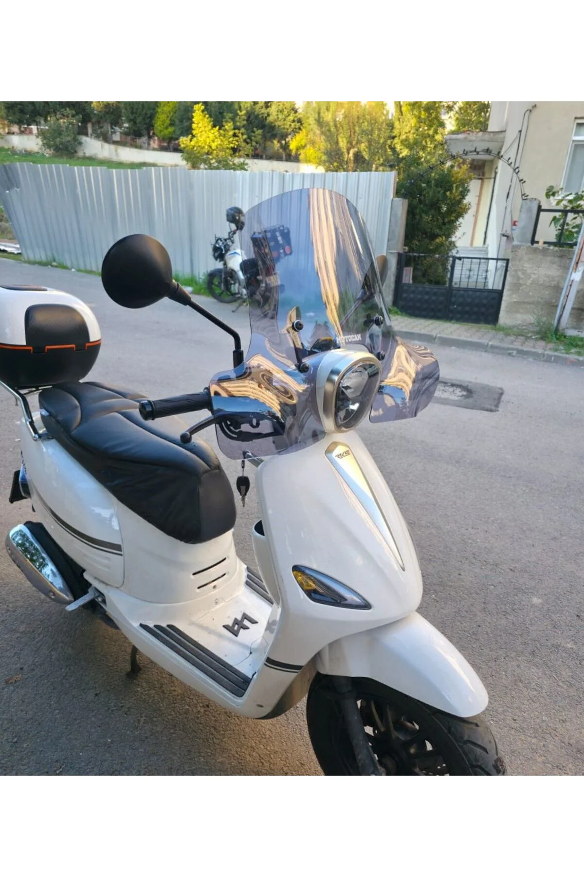Rks Neon 125 Ön Cam 2023-2026 Model 45cm Füme Renkli 4mm Elcikli APARATSIZ