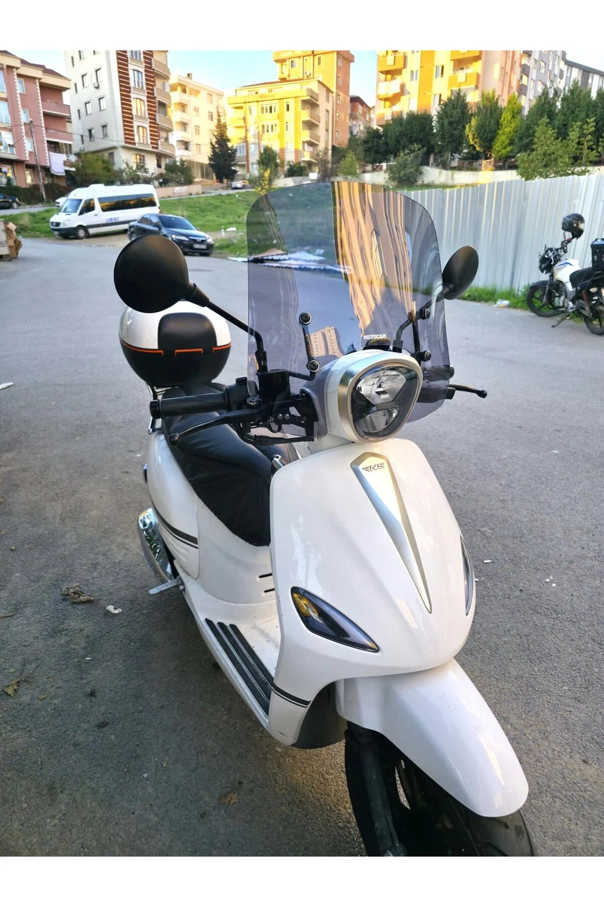 Rks Neon 125 Ön Cam 2023-2026 Model 44cm Füme Renkli 4mm APARATSI
