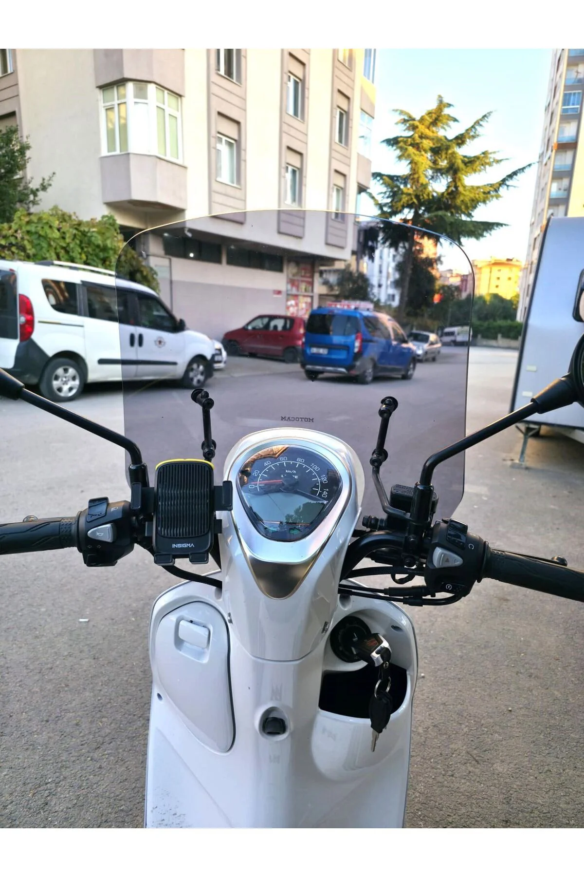 Rks Neon 125 Ön Cam 2023-2026 Model 44cm Füme Renkli 4mm APARATSI