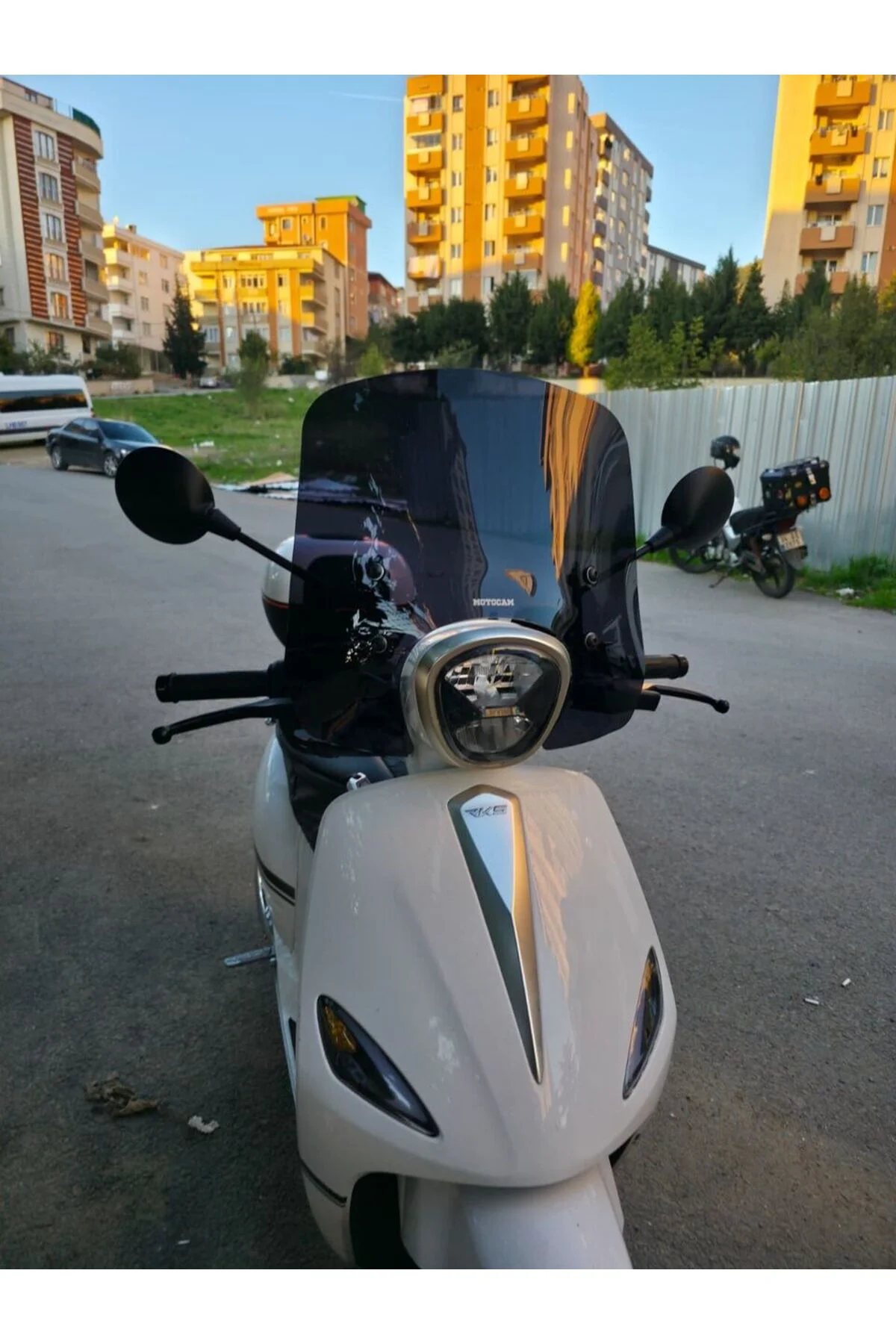 Rks Neon 125 Ön Cam 2023-2026 Model 44cm Siyah Renkli 4mm APARATSIZ