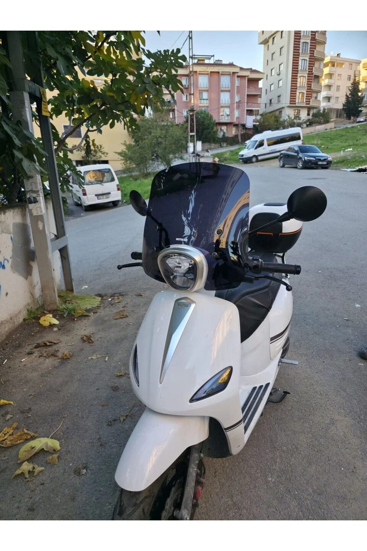 Rks Neon 125 Ön Cam 2023-2026 Model 44cm Siyah Renkli 4mm APARATSIZ
