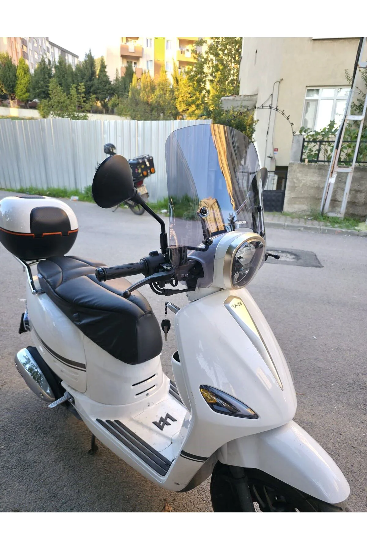 Rks Neon 125 Ön Cam 2023-2026 Model 44cm Füme Renkli 4mm APARATSI
