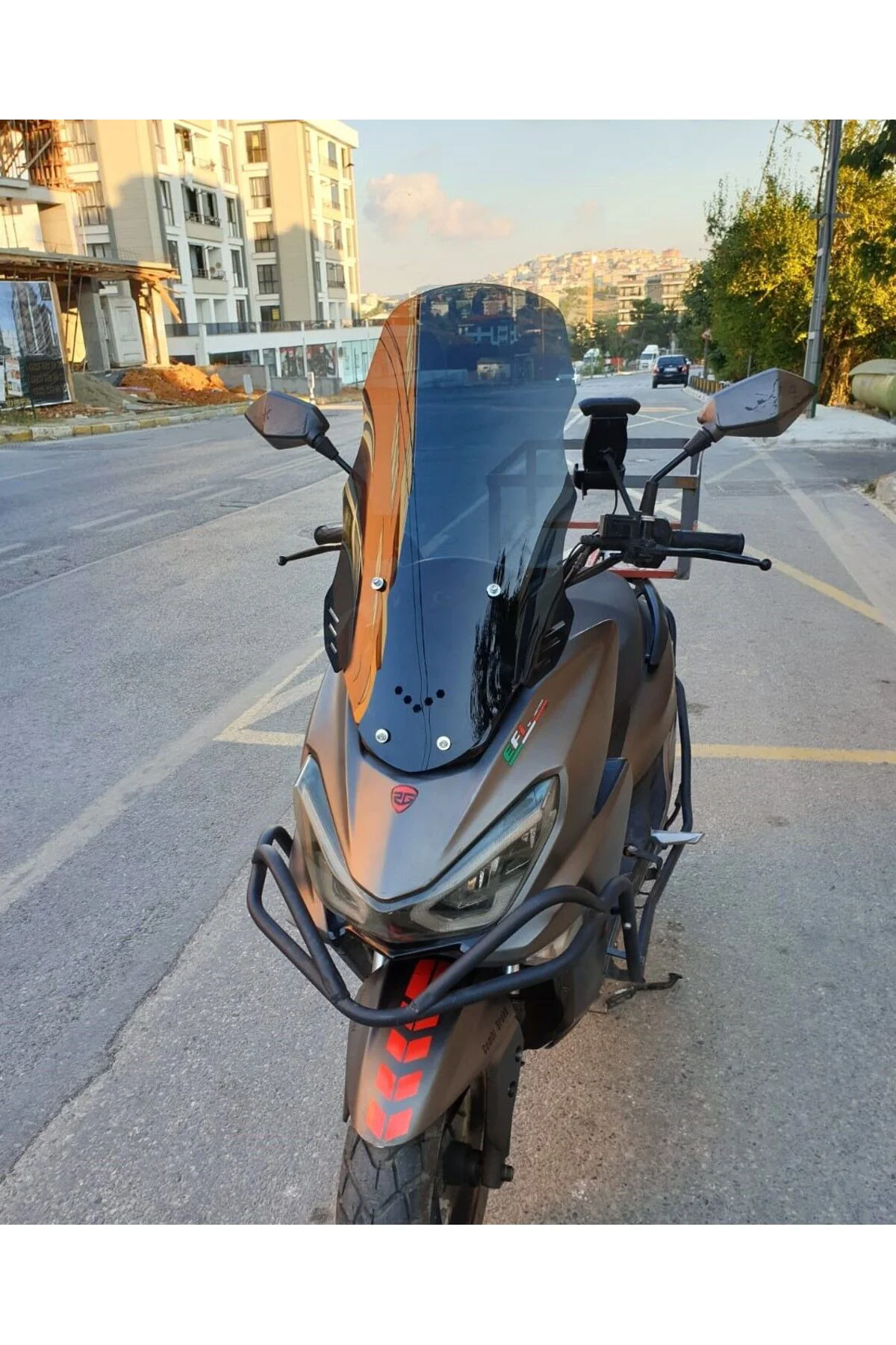 RKS Newlight 125 Ön Cam 2021-2022 Model 65cm Siyah Renkli 4mm PRO MODELE UYMAZ