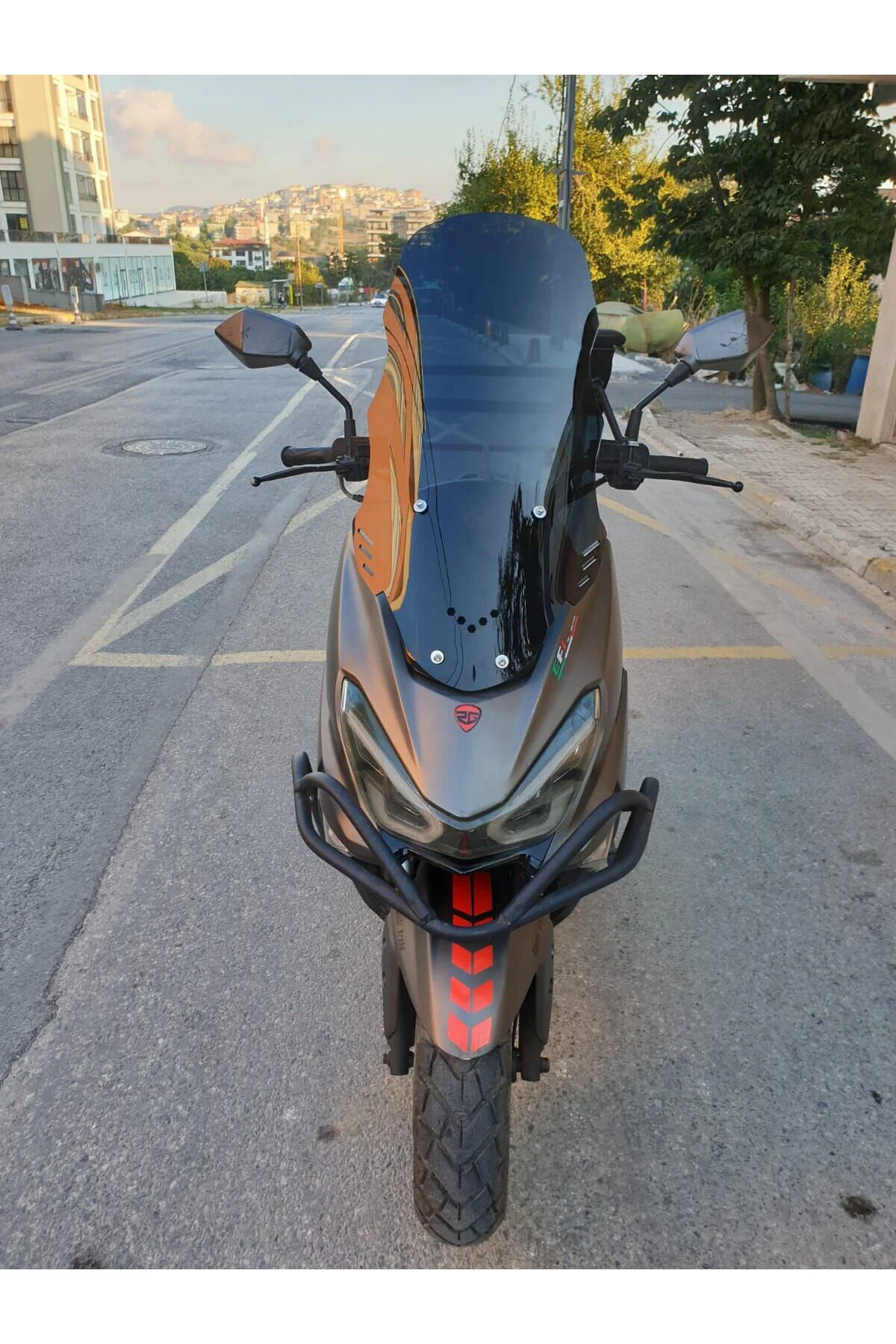 RKS Newlight 125 Ön Cam 2021-2022 Model 65cm Siyah Renkli 4mm PRO MODELE UYMAZ