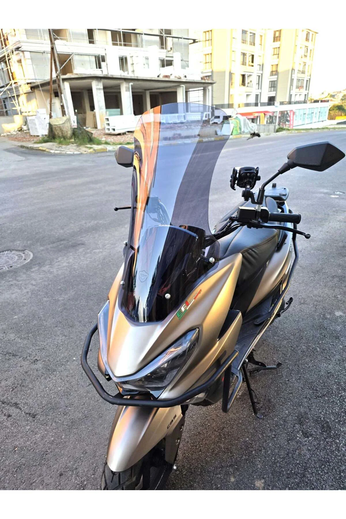 RKS Newlight PRO Ön Cam 2023-2026 Model 68cm Füme Renkli 4mm ORTA BOYLU