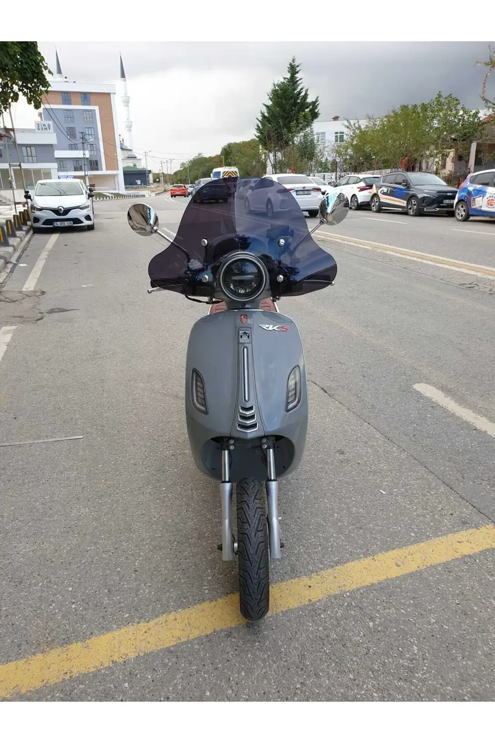 RKS Pride 125 Ön Cam 2023-2024 Model 39cm siyah Renkli 4mm APARAT