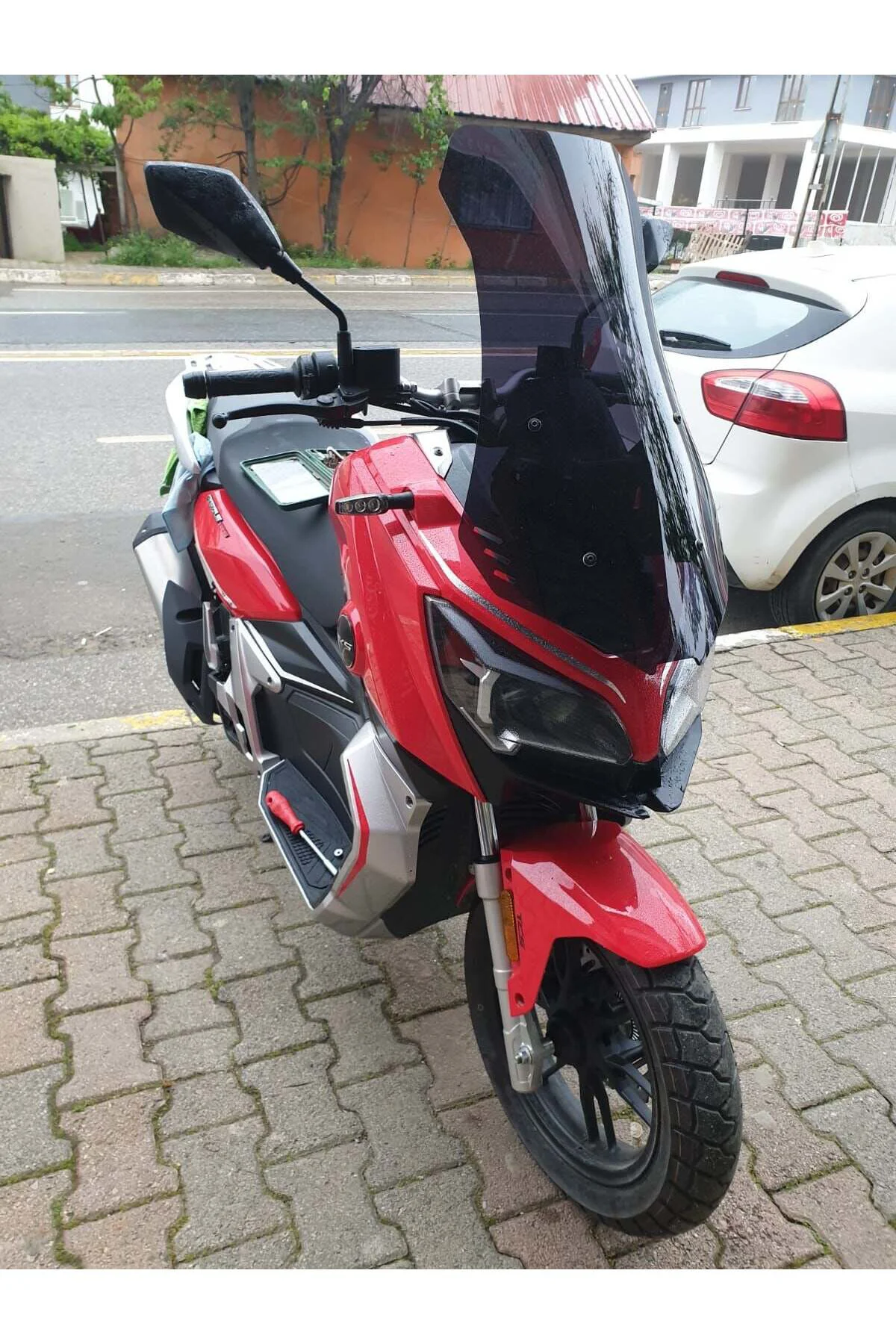 RKS Reale 125 Ön Cam 2023-2026 Model 65cm Siyah Renkli 4mm ORTA B