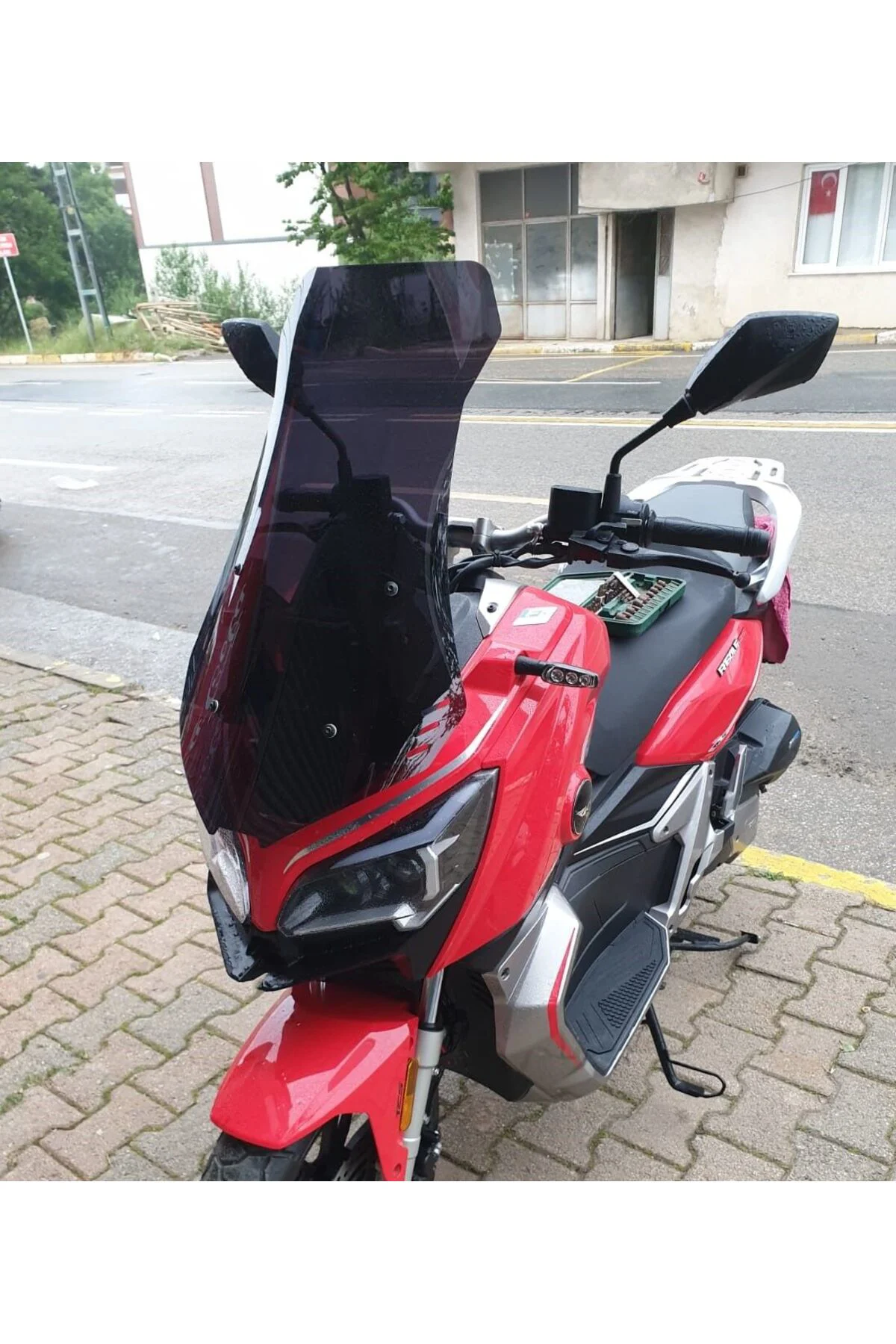RKS Reale 125 Ön Cam 2023-2026 Model 65cm Siyah Renkli 4mm ORTA B