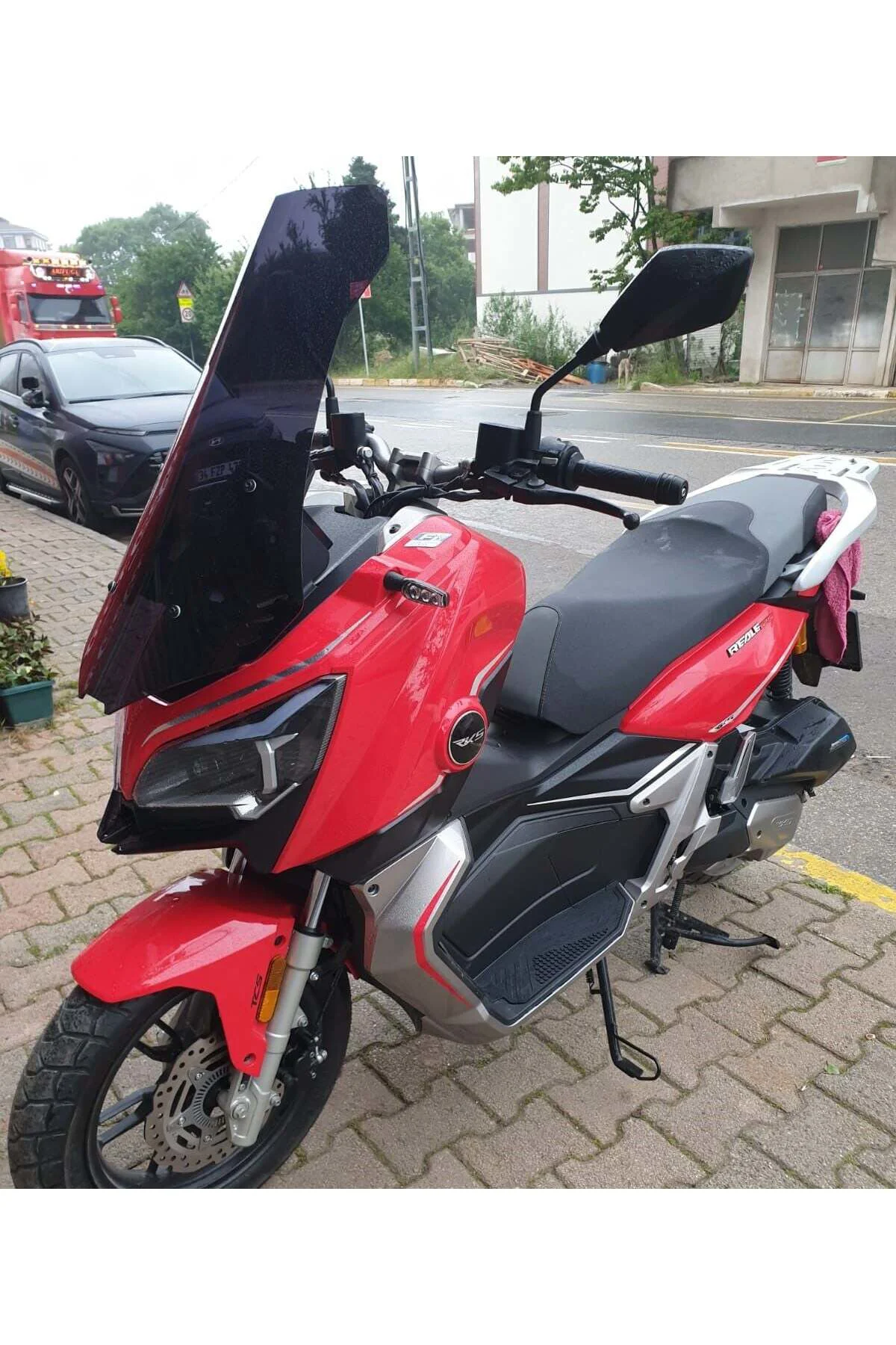 RKS Reale 125 Ön Cam 2023-2026 Model 65cm Siyah Renkli 4mm ORTA B