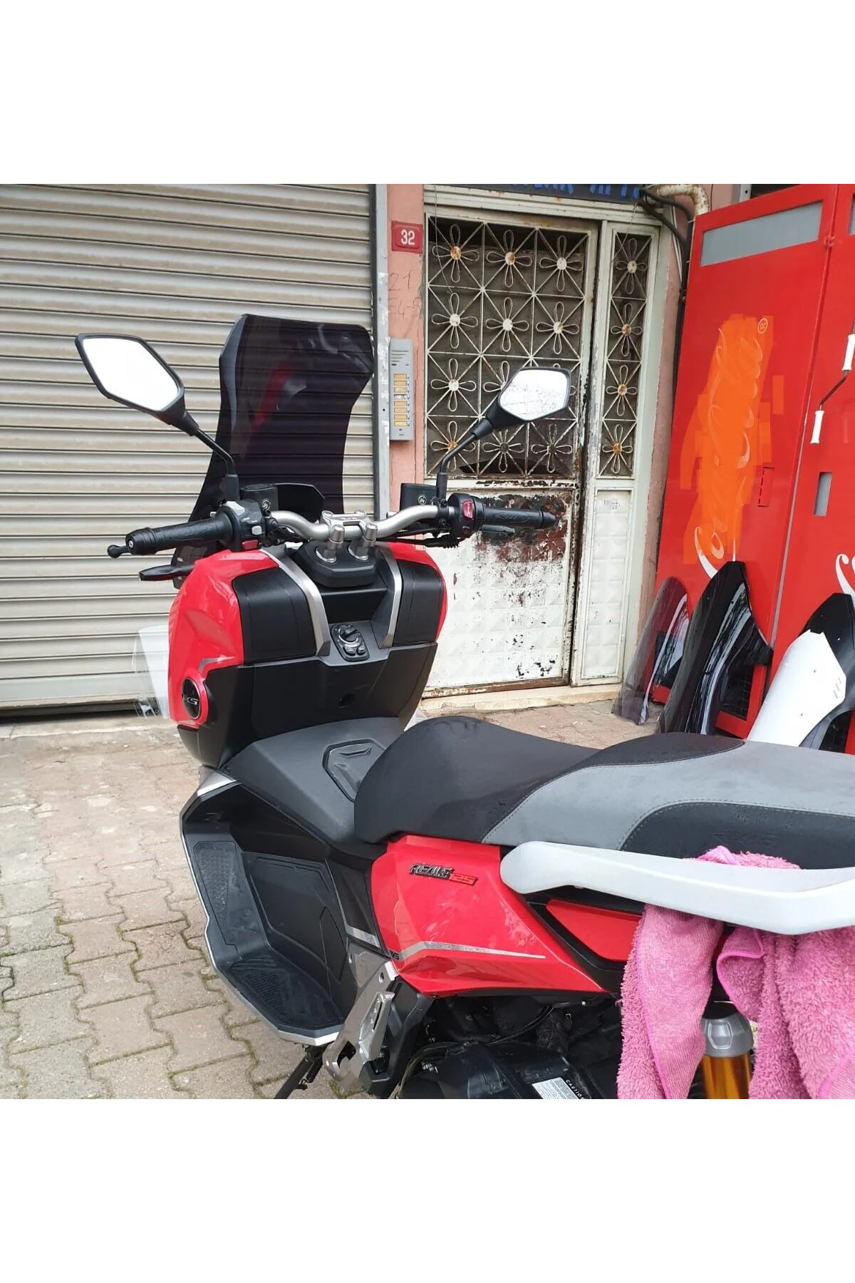 RKS Reale 125 Ön Cam 2023-2026 Model 75cm Siyah Renkli 4mm UZUN
