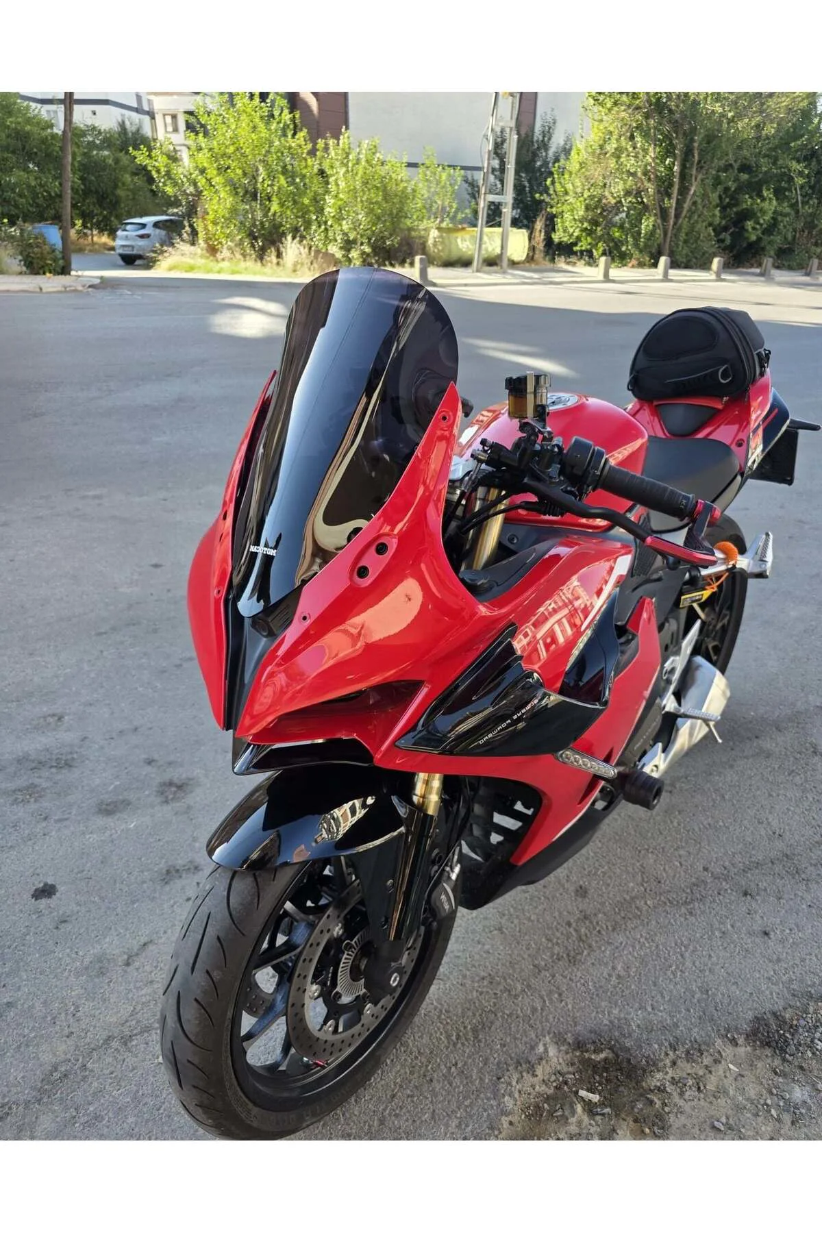 RKS SRK 550 RS Ön Cam 2023-2026 Model 42cm Siyah Renkli 4mm
