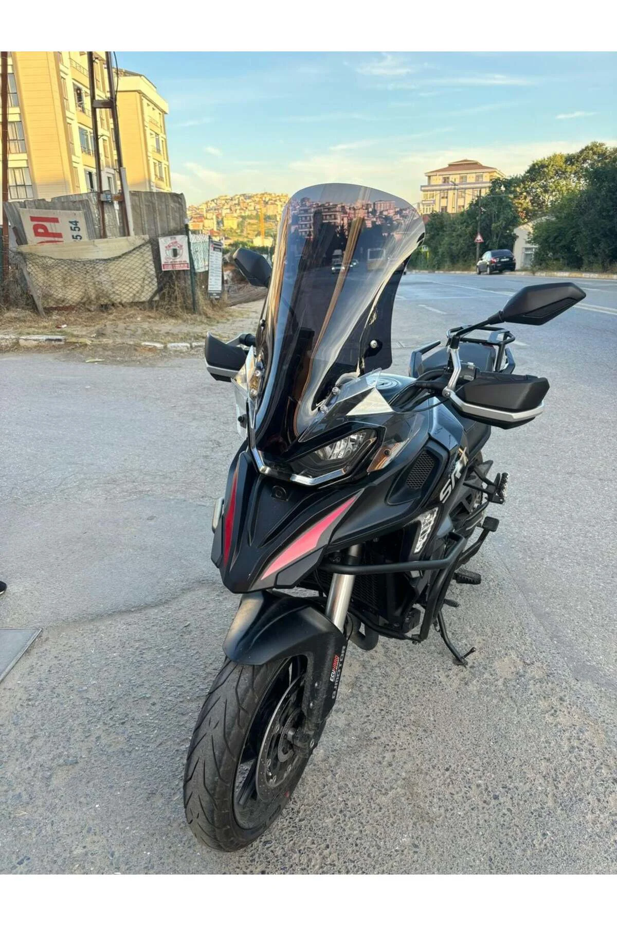 RKS SRT 900 SX Ön Cam 2023-2026 Model 61cm Siyah Renkli 4mm
