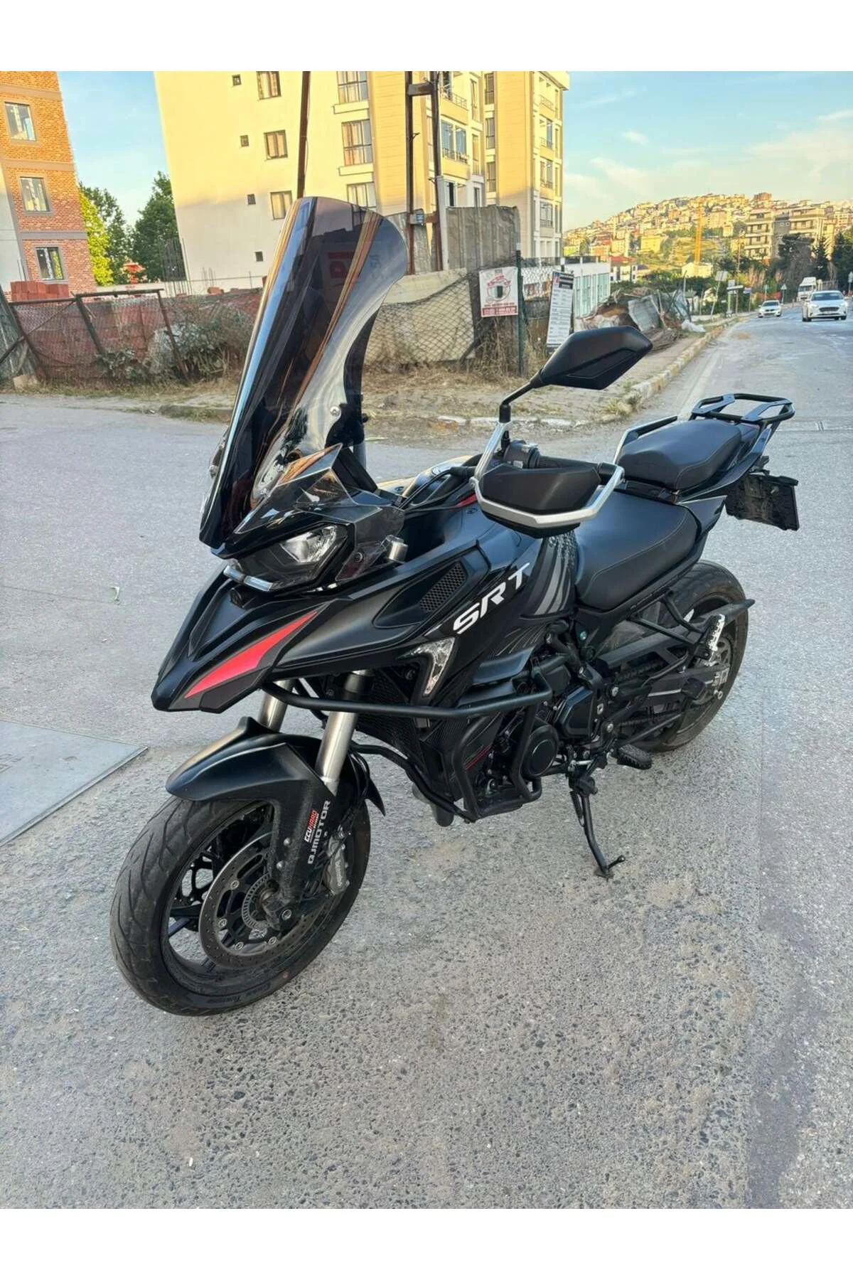RKS SRT 900 SX Ön Cam 2023-2026 Model 61cm Siyah Renkli 4mm