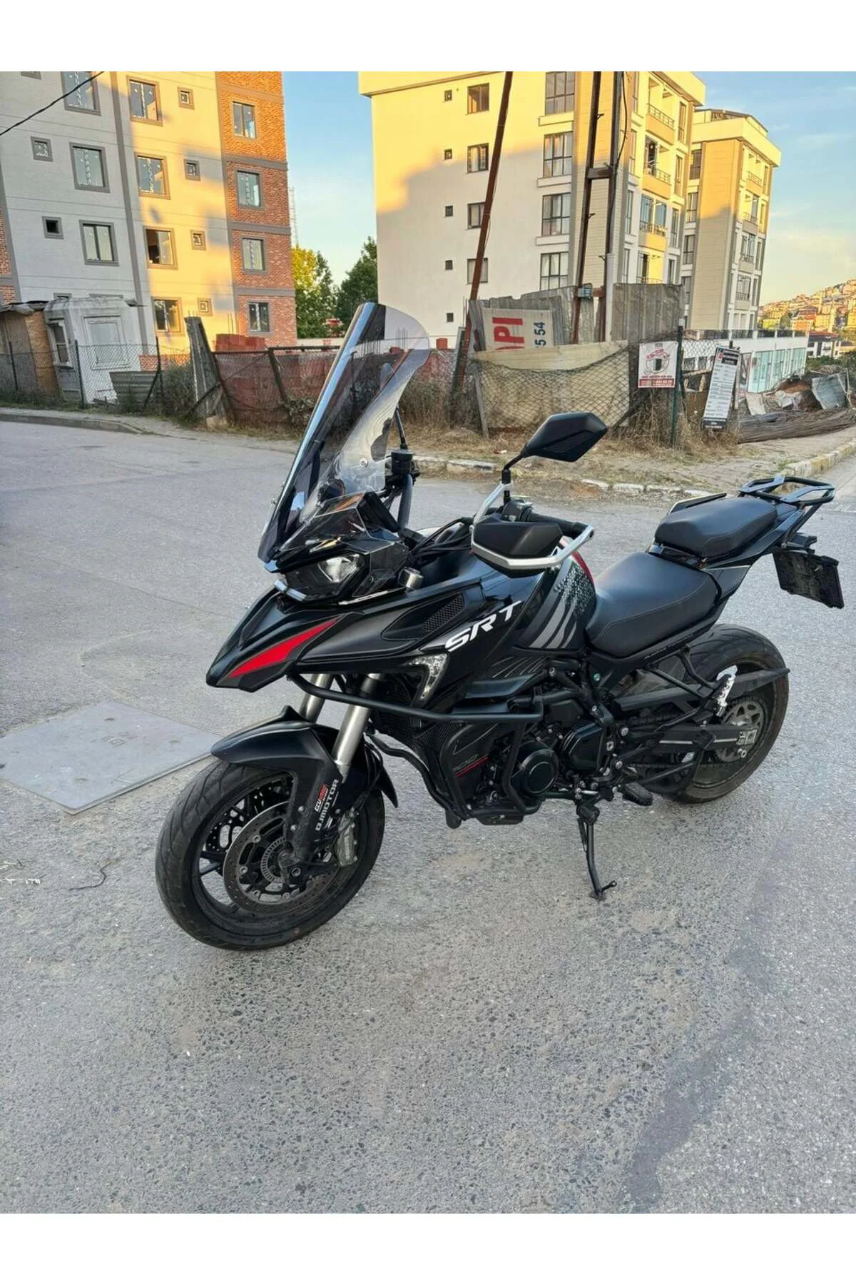 RKS SRT 900 SX Ön Cam 2023-2026 Model 61cm Füme Renkli 4mm